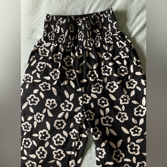 Lucy & Yak Black and White Floral Print Kia Trousers - Picture 4 of 8